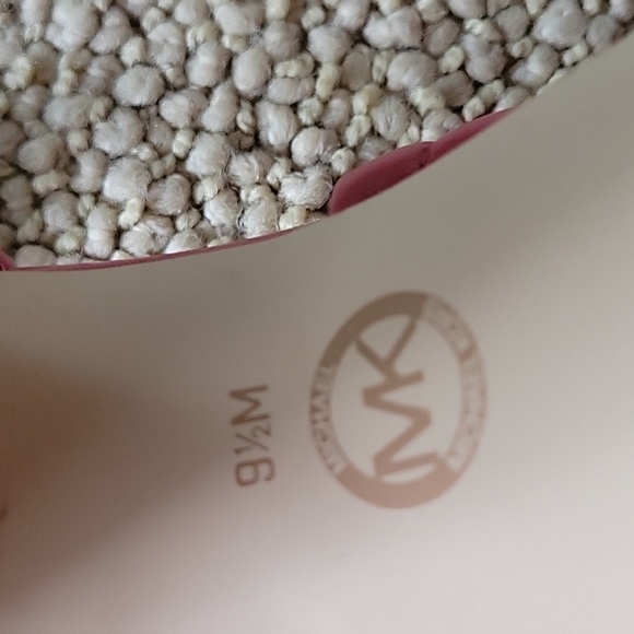 Michael Kors Adorable Platform Sandals, soft red, size 9.5 - Picture 6 of 8